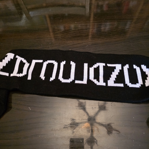 official Twenty One Pilots Clancy Reversible Scarf  Holiday Drop 2024 - Picture 6 of 10